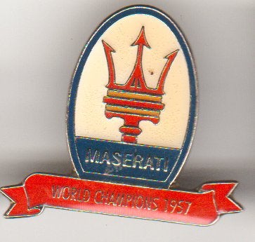 Maserati vintage auto pin limited ed., Verzamelen, Speldjes, Pins en Buttons, Verzenden, Zo goed als nieuw, Transport