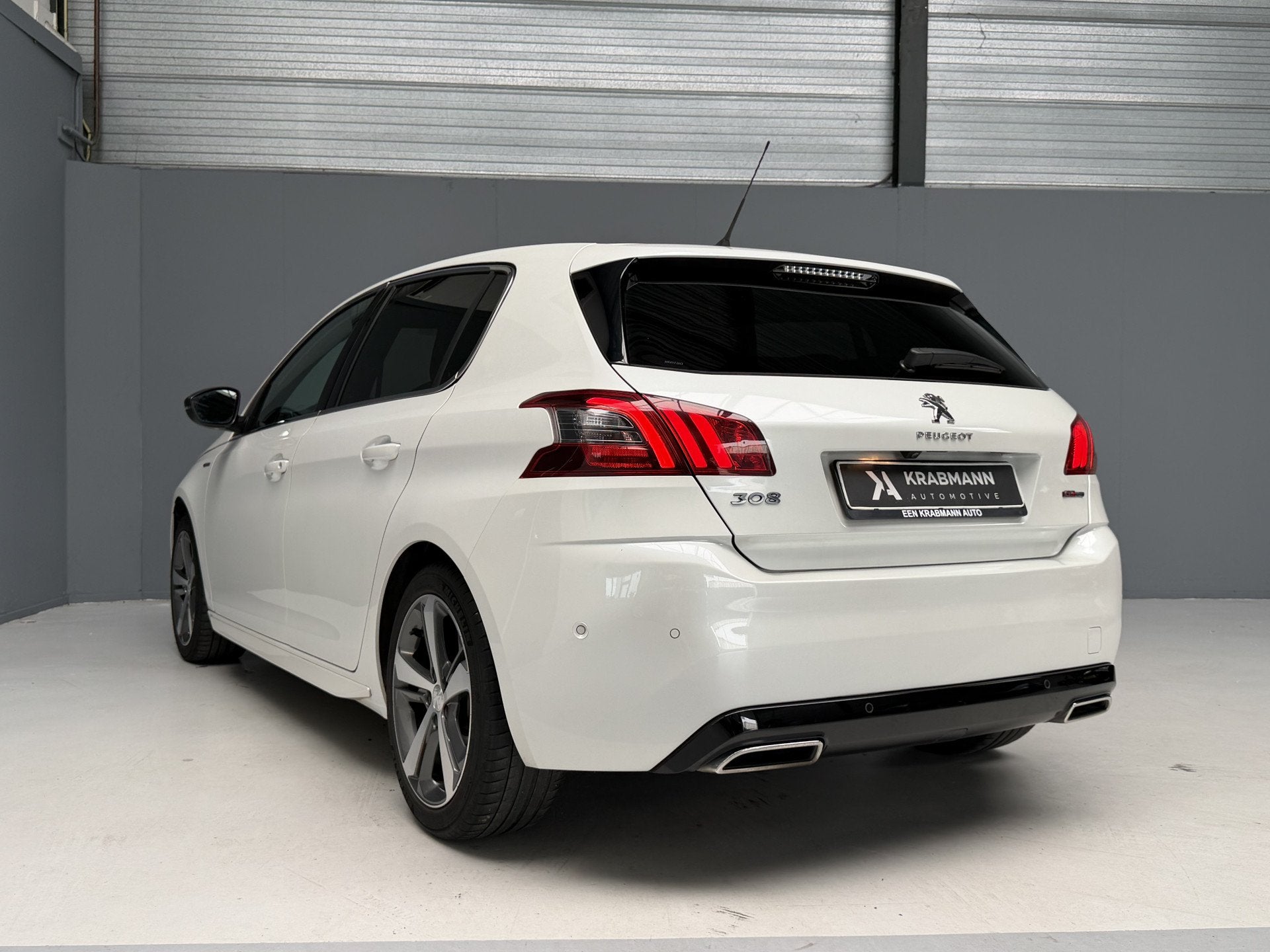 Peugeot 308 1.2 PureTech GT-Line Automaat|Camera|Carplay|Rie, Auto's, Peugeot, Gebruikt, Zwart, 1199 cc, Parkeersensor