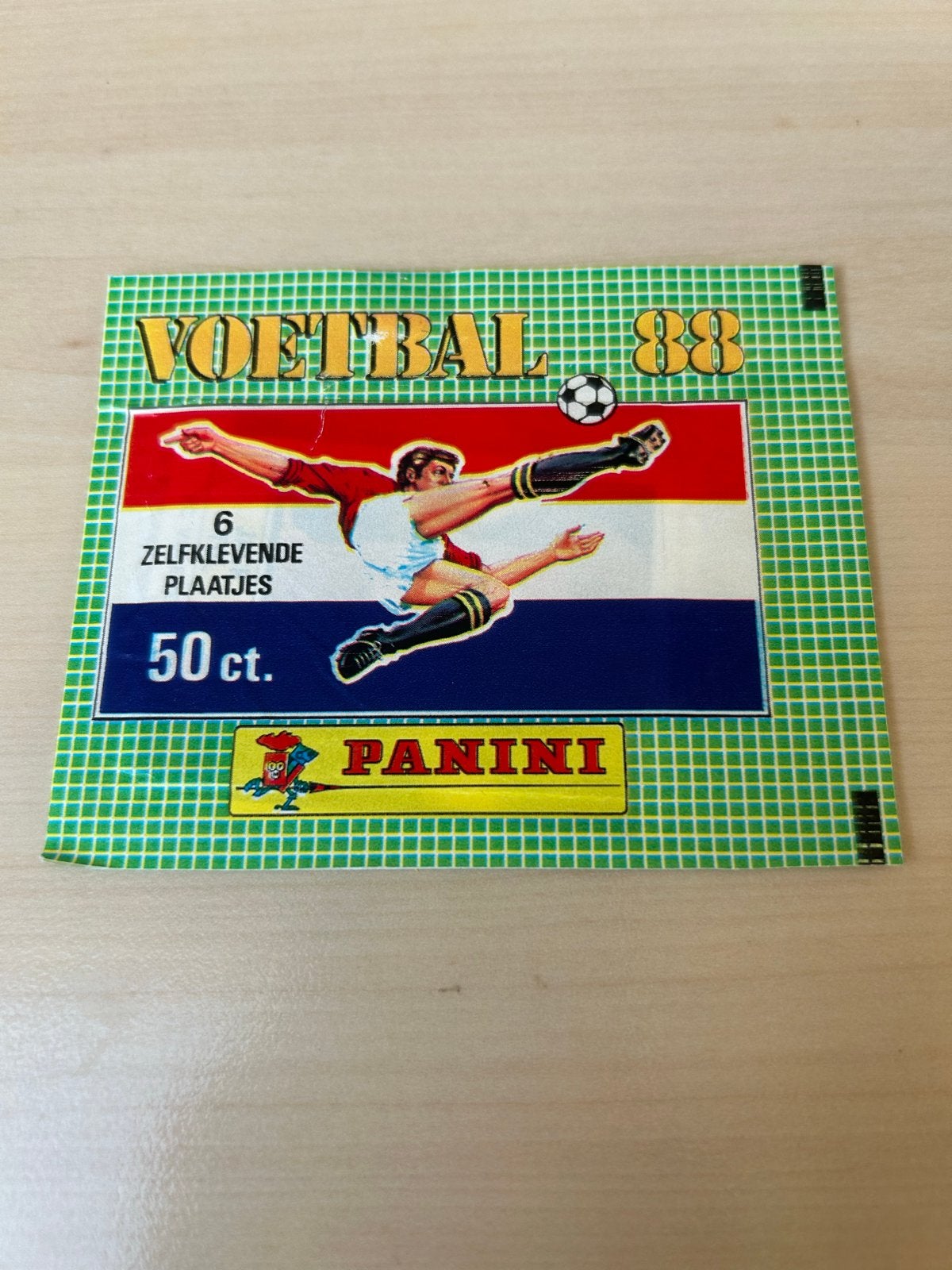 Panini Voetbal 88 - Gesloten zakje met 6 zelfklevende plaatj, Ophalen of Verzenden, Zo goed als nieuw, Meerdere stickers