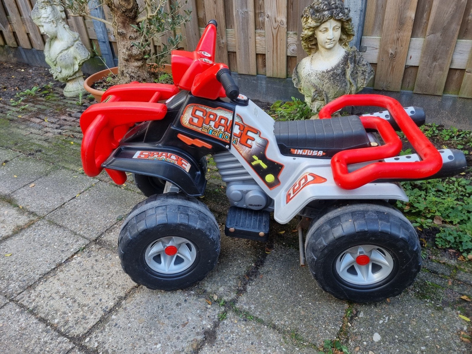 Injusa accu quad zgan, moet nieuwe accu., Zo goed als nieuw