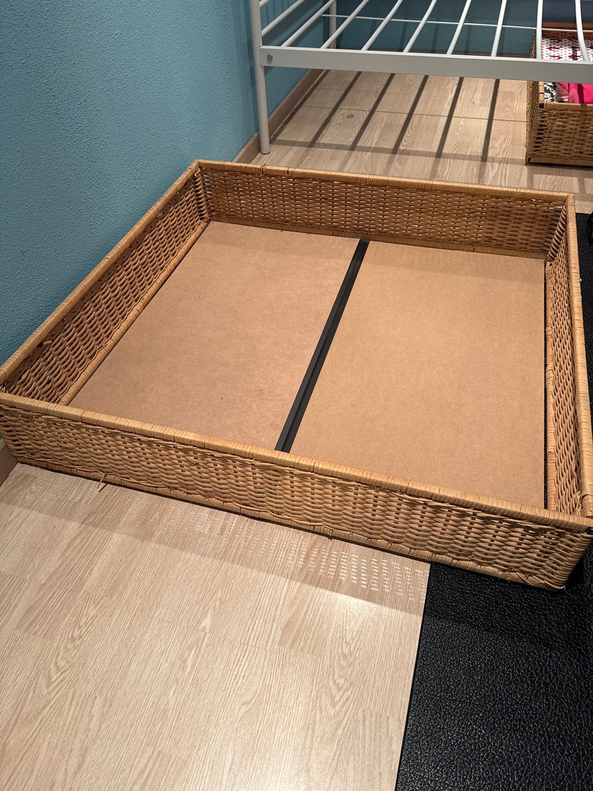 GRATIS Grote rieten mand - ideaal voor onder bed of kast, Ophalen, Gebruikt, Gevlochten, Mand