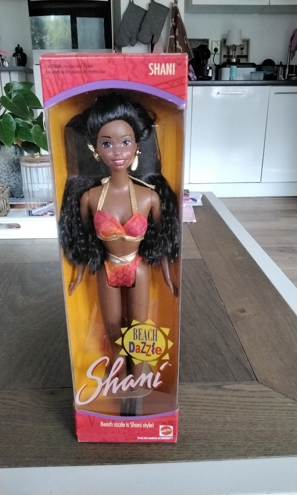 Vintage Mattel Shani Beach Dazzle Barbie pop (NIB), Ophalen of Verzenden, Nieuw, Barbie