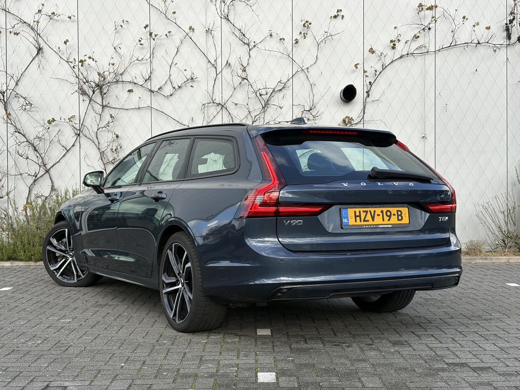 Volvo V90 2.0 T8 Plug-in hybrid AWD Ultra Dark | Adaptieve C, Automaat, 12 maanden, Euro 6, 4 cilinders