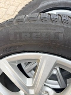 BMW X1 (F48) winterbanden 17 inch + originele velgen, Ophalen, Gebruikt, Velg(en), 17 inch