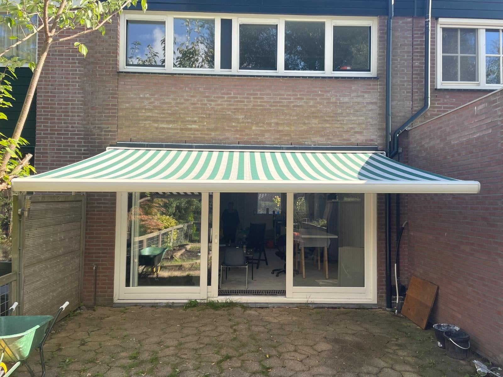 Knikarmscherm groen-wit gestreept, 450 cm breed, Ophalen, Gebruikt, 450 cm of meer, Elektrisch