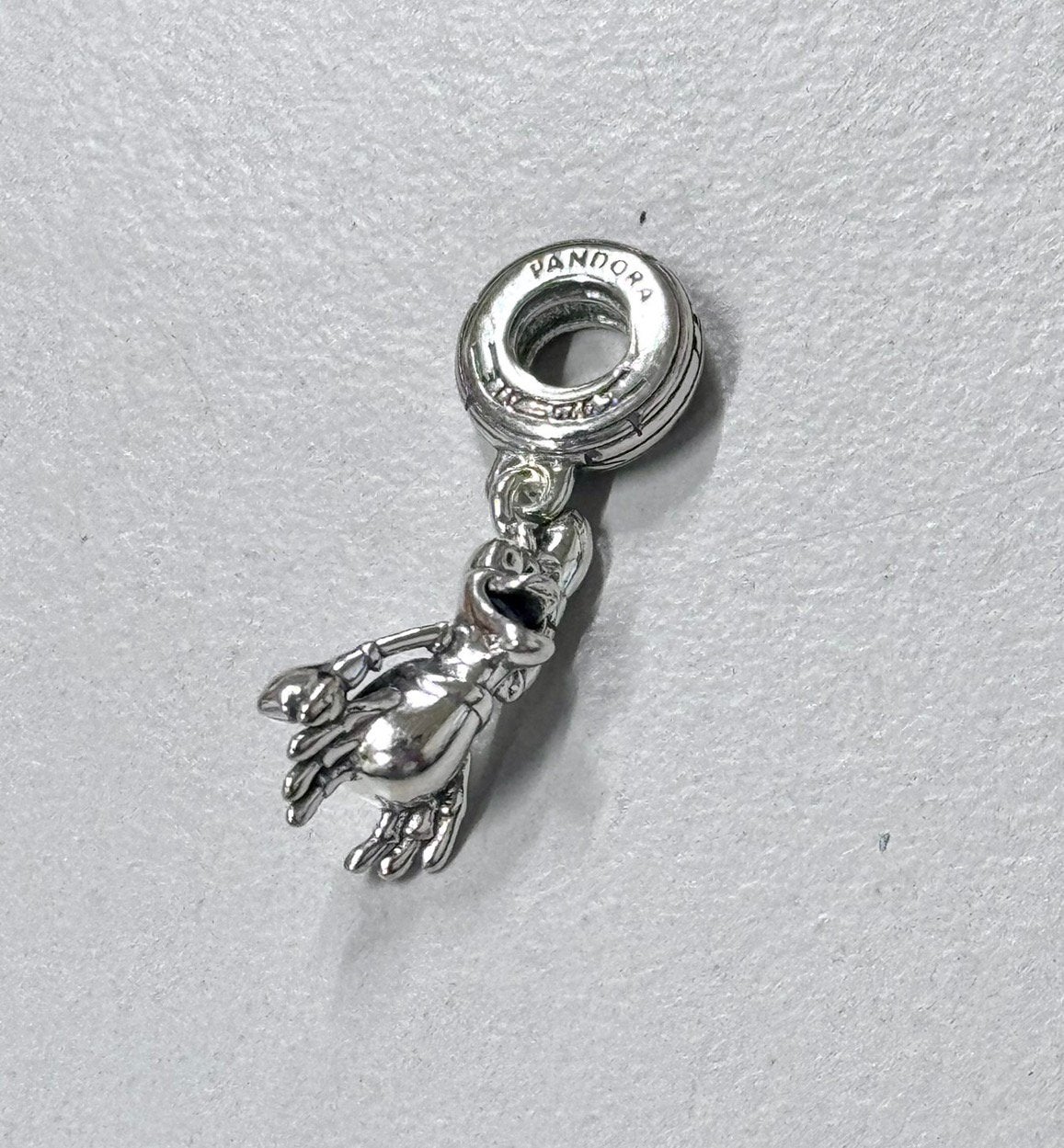 Pandora Disney De kleine zeemeermin Sebastiaan zilver hanger, Pandora, Nieuw, Ophalen of Verzenden, H