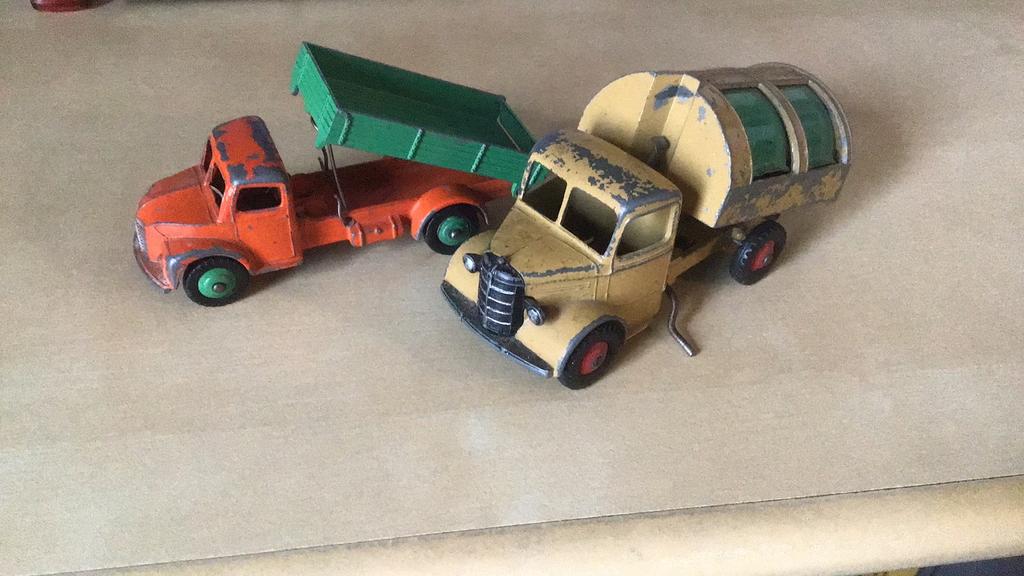 DINKY TOYS LOT 2x WERK AAN DE WINKEL OF NIET NATUURLIJK…, Hobby en Vrije tijd, Modelauto's | 1:43, Ophalen of Verzenden, Gebruikt