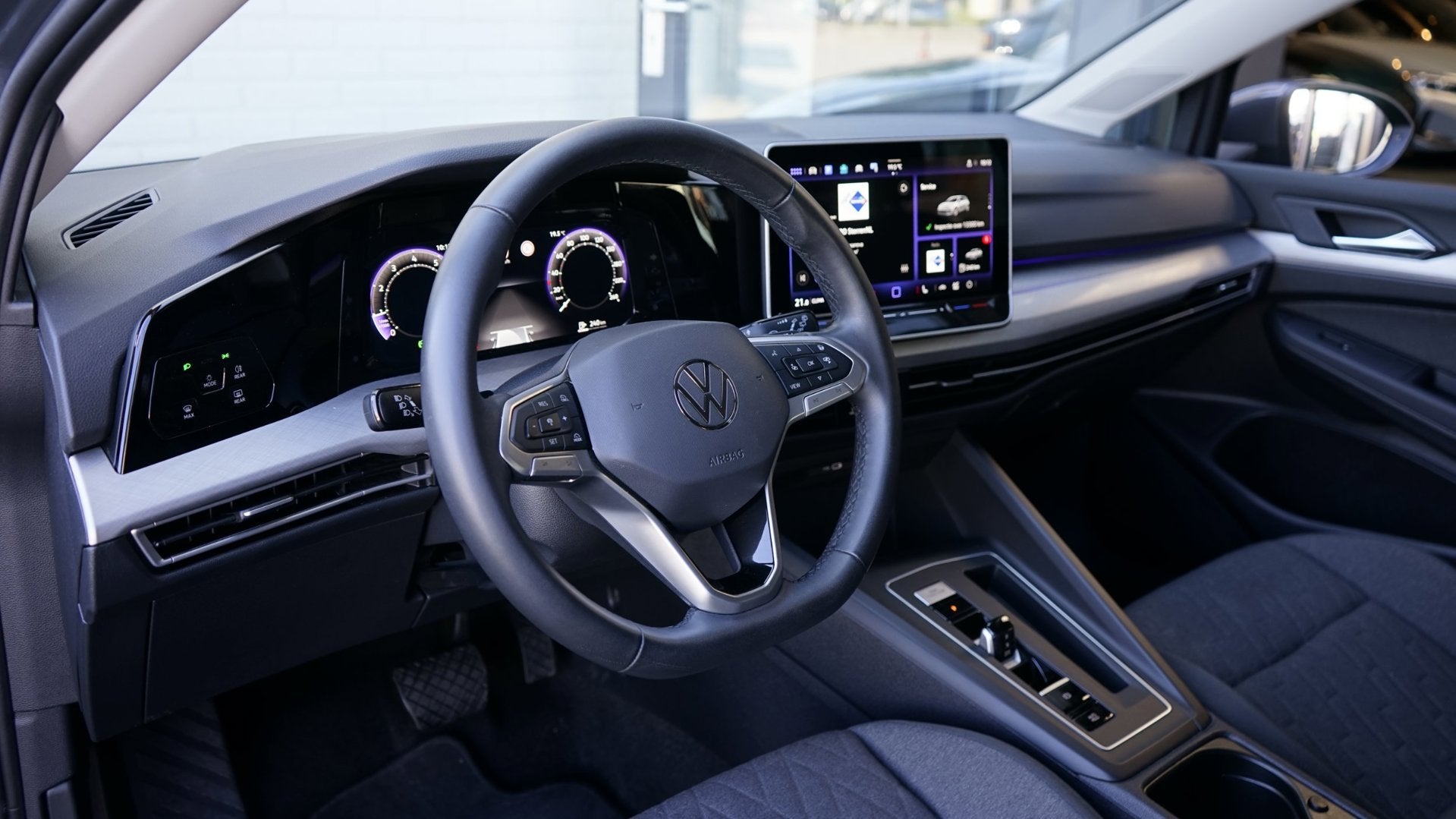 Volkswagen Golf VIII 8.5 1.5 eTSI AUTOMAAT|ACC|AMBIANCE|CARP, Auto's, Dealer onderhouden, 4 cilinders, 150 pk, Bedrijf