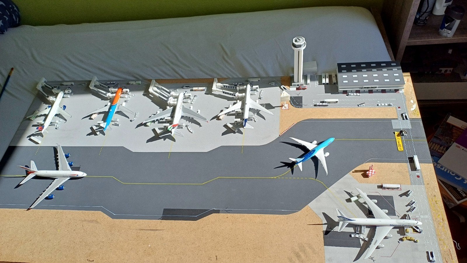 Model vliegveld 1:400, 1:200 of kleiner, Nieuw, Vliegtuig, Ophalen