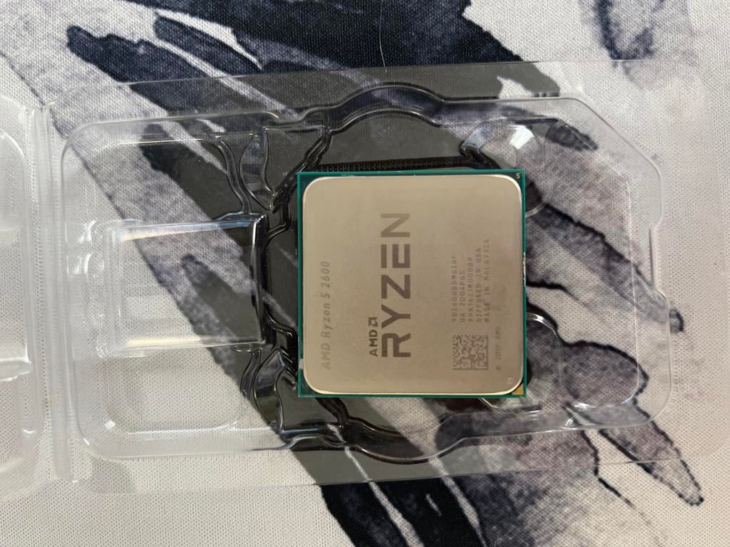 AMD Ryzen 5 2600 processor met koeler, Computers en Software, Processors, Ophalen of Verzenden, Gebruikt, 6-core, 3 tot 4 Ghz