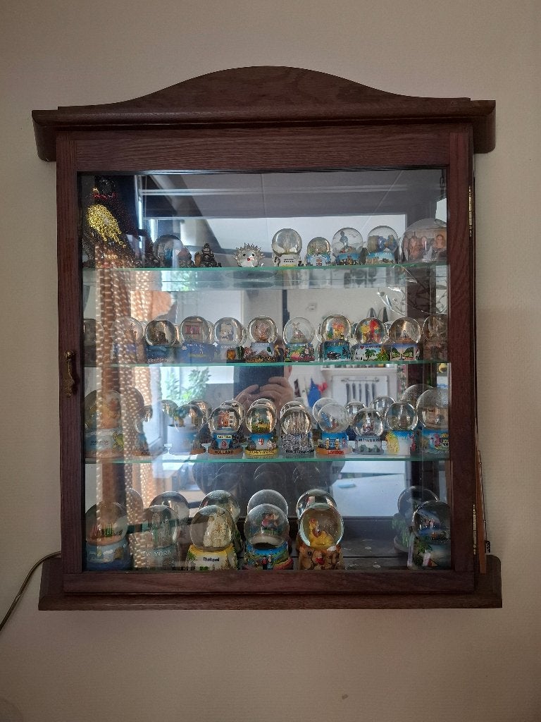 Vitrinekastje hout vintage met lampje, Huis en Inrichting, Ophalen, Gebruikt, Vintage hout, 50 tot 100 cm