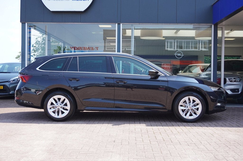 Skoda Octavia Combi 1.0 e-TSI Business Edition Plus Automaat, Auto's, Skoda, Stof, Gebruikt, Hybride Elektrisch/Benzine, 3 cilinders