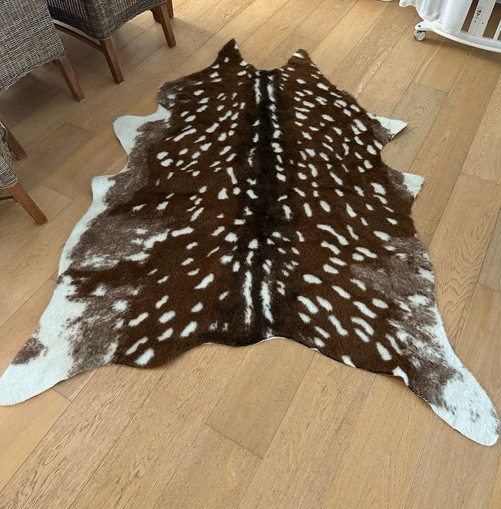 Groot kunst hertenhuid kleed - Bruin/Wit gevlekt, 100 tot 150 cm, Bruin, Ophalen of Verzenden, Zo goed als nieuw