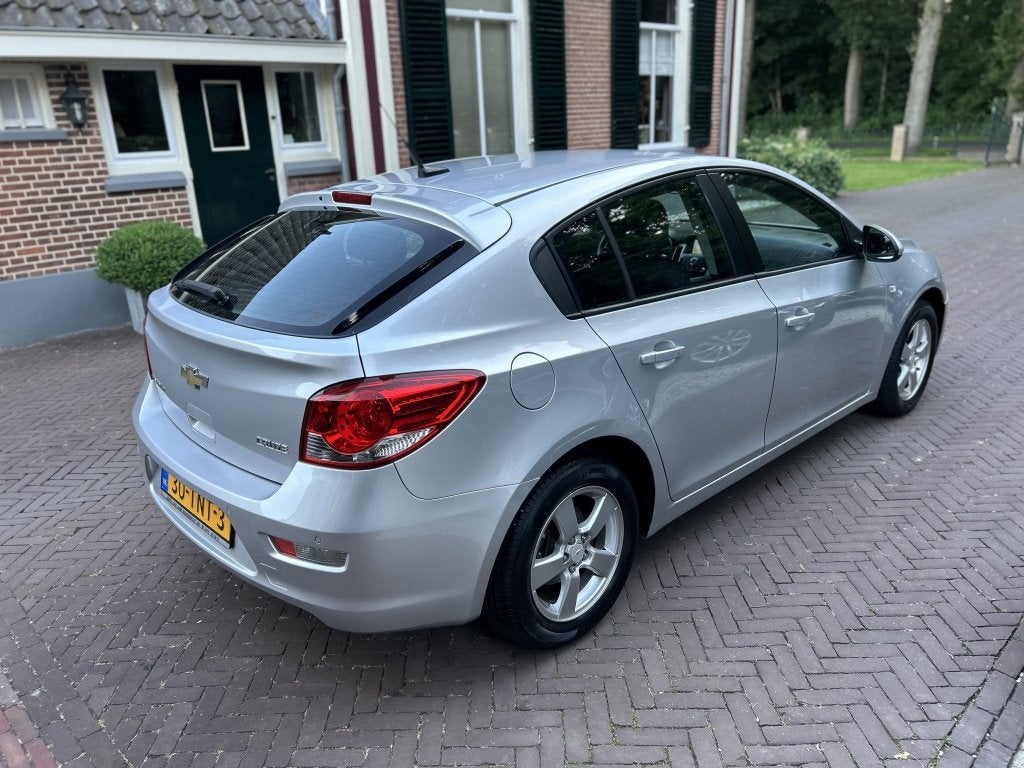 Chevrolet Cruze 1.6 LT Navi, Cruise, LMV, Slechts 106 dkm!, Euro 5, 4 cilinders, Met garantie (alle), Origineel Nederlands