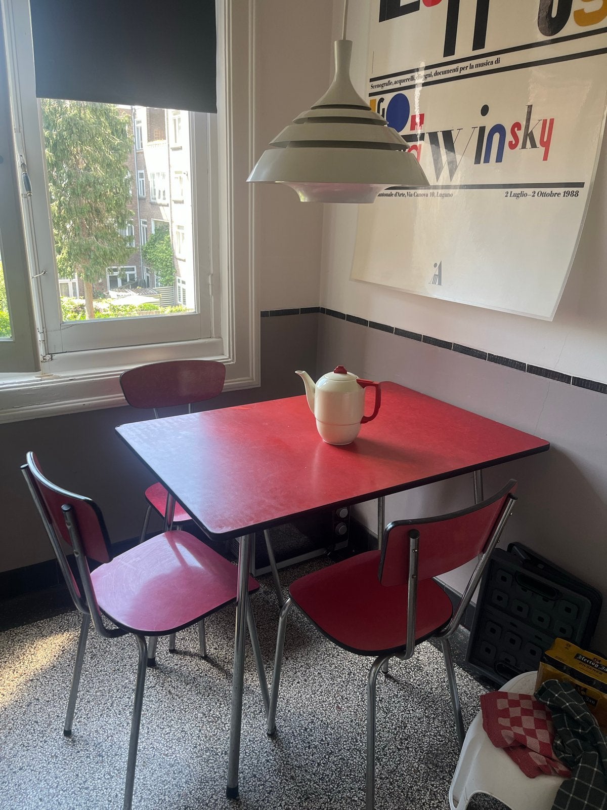 Vintage rode eettafel met 4 stoelen, Antiek en Kunst, Ophalen