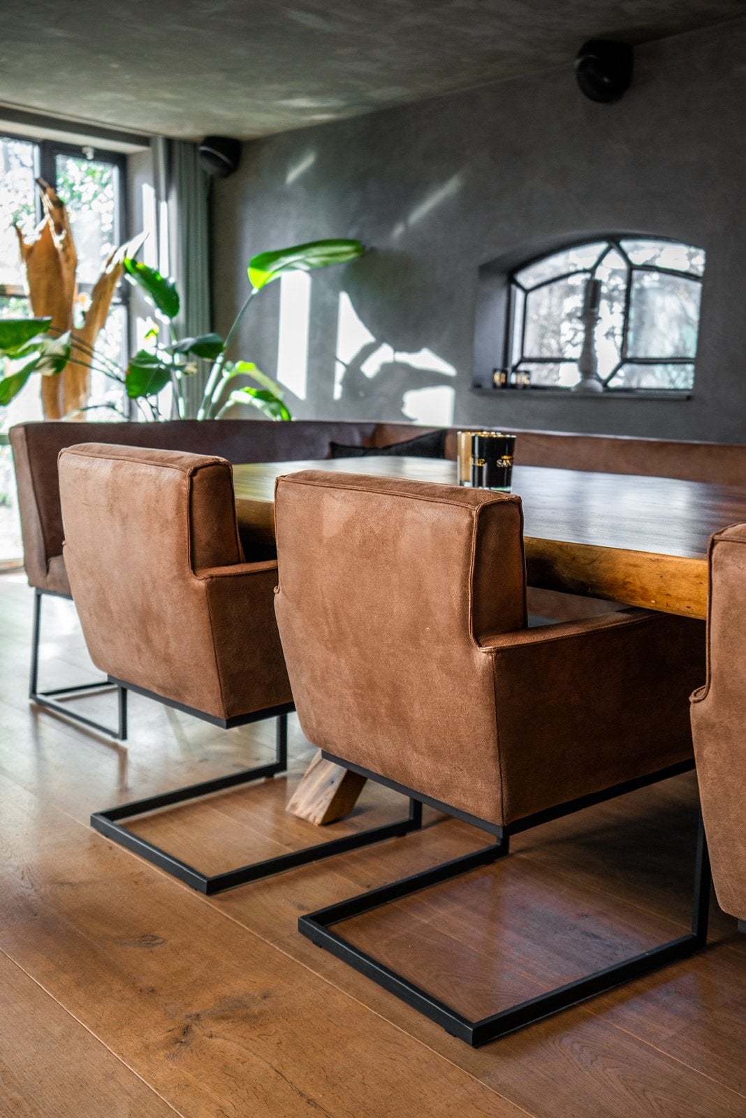 Als nieuw! Set van 4 cognac eetkamer stoelen met armleuning, Huis en Inrichting, Stoelen, Ophalen, Bruin, Zo goed als nieuw, Stof