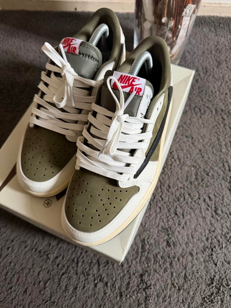 Jordan 1 Travis Scott - Diverse kleuren en maten, Ophalen of Verzenden, Nieuw, Overige kleuren, Sneakers of Gympen