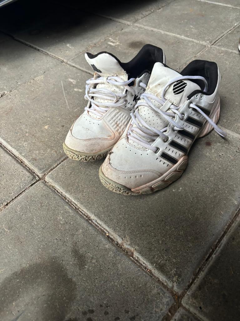 K-Swiss Tennisschoenen - Maat 43, Wit, Ophalen of Verzenden, Racketsport, Gedragen