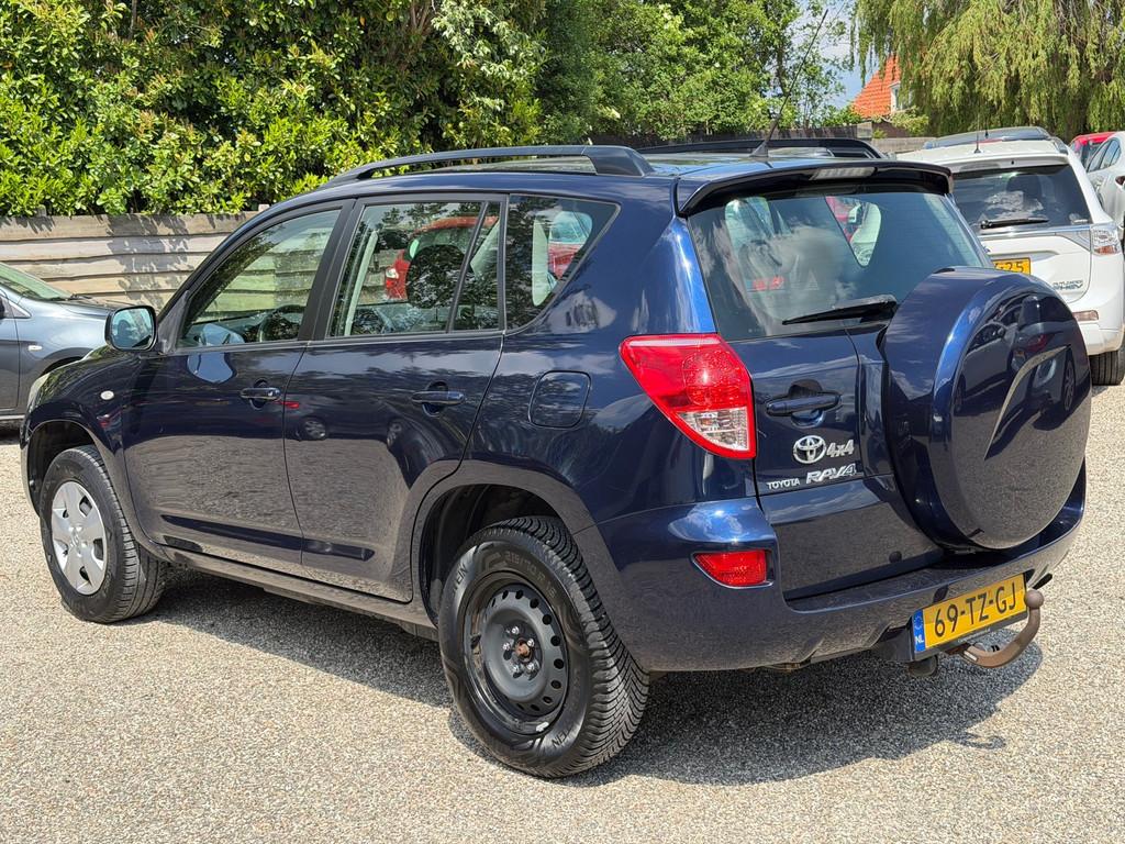 Toyota RAV4 2.0 VVTi 4WD Nette Auto Nieuwe Banden Goed Onder, Auto's, Toyota, 1998 cc, 4 cilinders, 2000 kg, Blauw