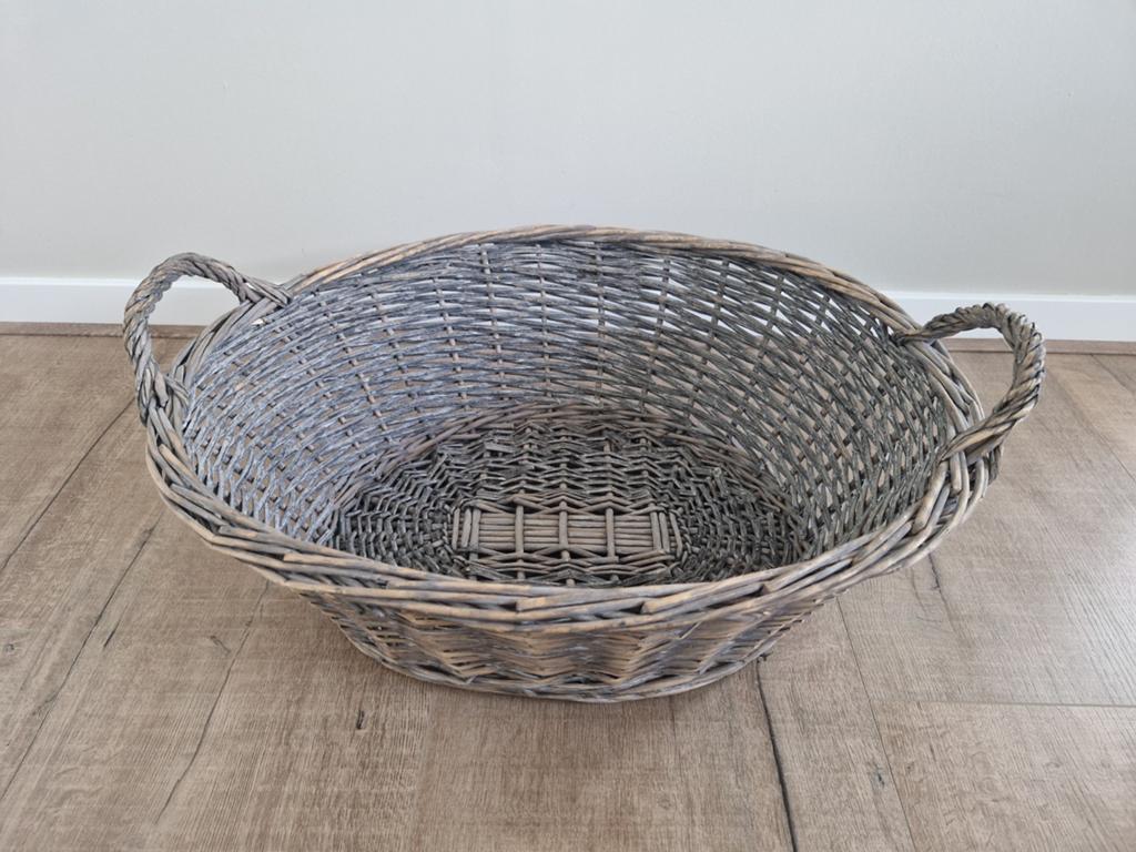 Grote rieten mand met handvaten - Grijs/naturel, Huis en Inrichting, Ophalen, Mand, Zo goed als nieuw, Riet