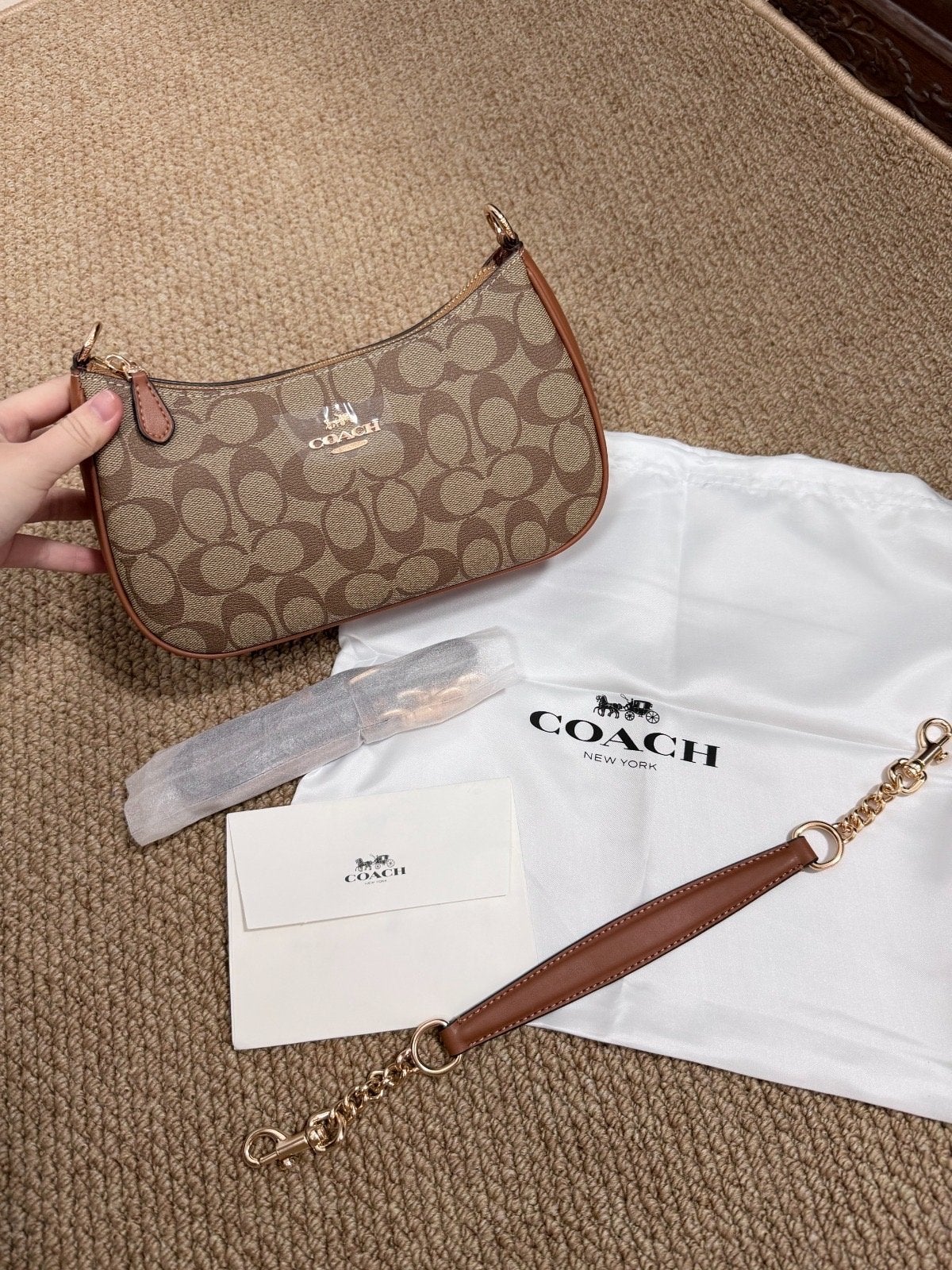 Coach Signature Canvas Mini Schoudertasje, Ophalen of Verzenden, Zo goed als nieuw, Bruin, Schoudertasje