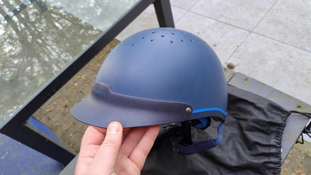 Fouganza paardrijden cap, ontzettend mooie kleur blauw, Dieren en Toebehoren, Paarden en Pony's | Beschermers, Ophalen, Zo goed als nieuw