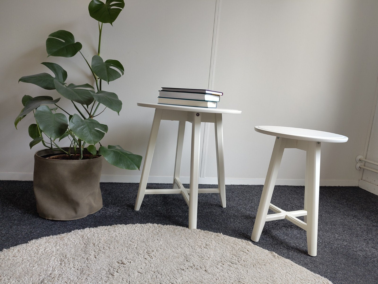Set van twee salontafels/ bijzettafels Ikea Kragsta, Huis en Inrichting, Krukjes, Ophalen of Verzenden, Zo goed als nieuw, Hout