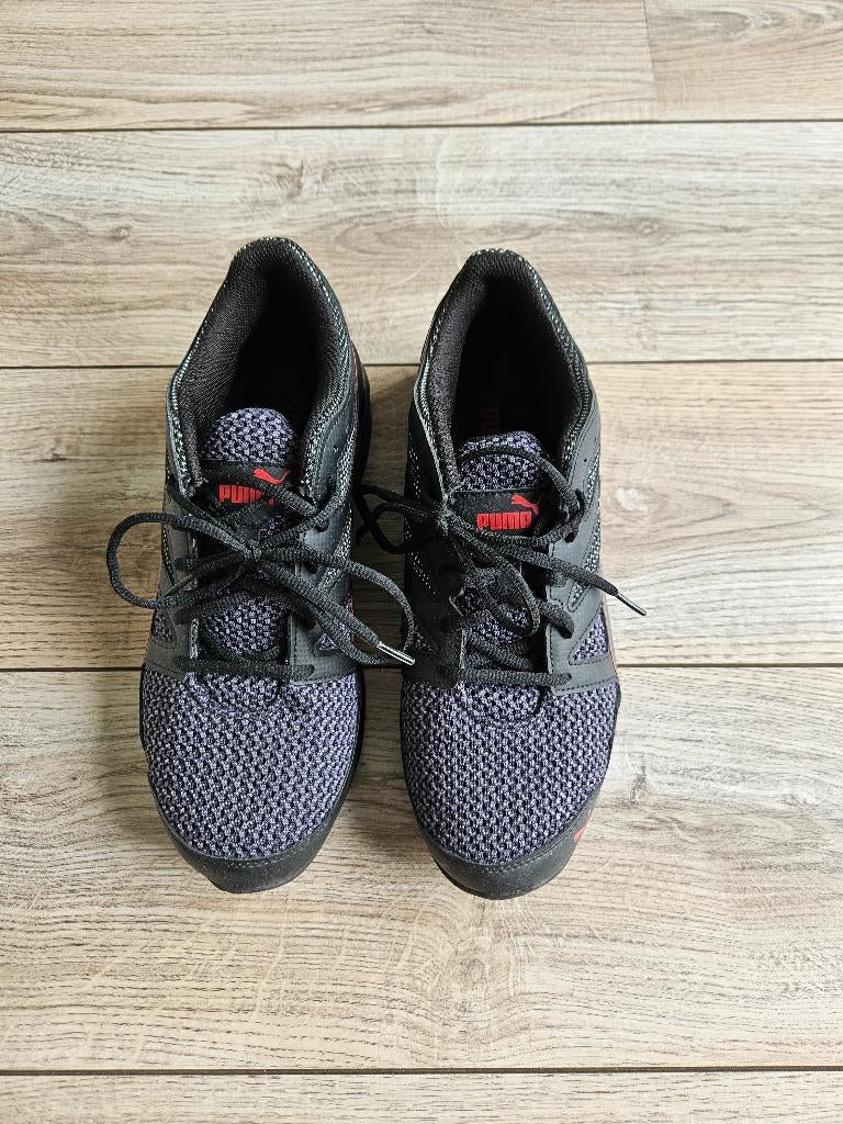zwart met rode sneakers van PUMA maat 46, Kleding | Heren, Schoenen, Puma, Zwart, Ophalen of Verzenden, Sneakers of Gympen