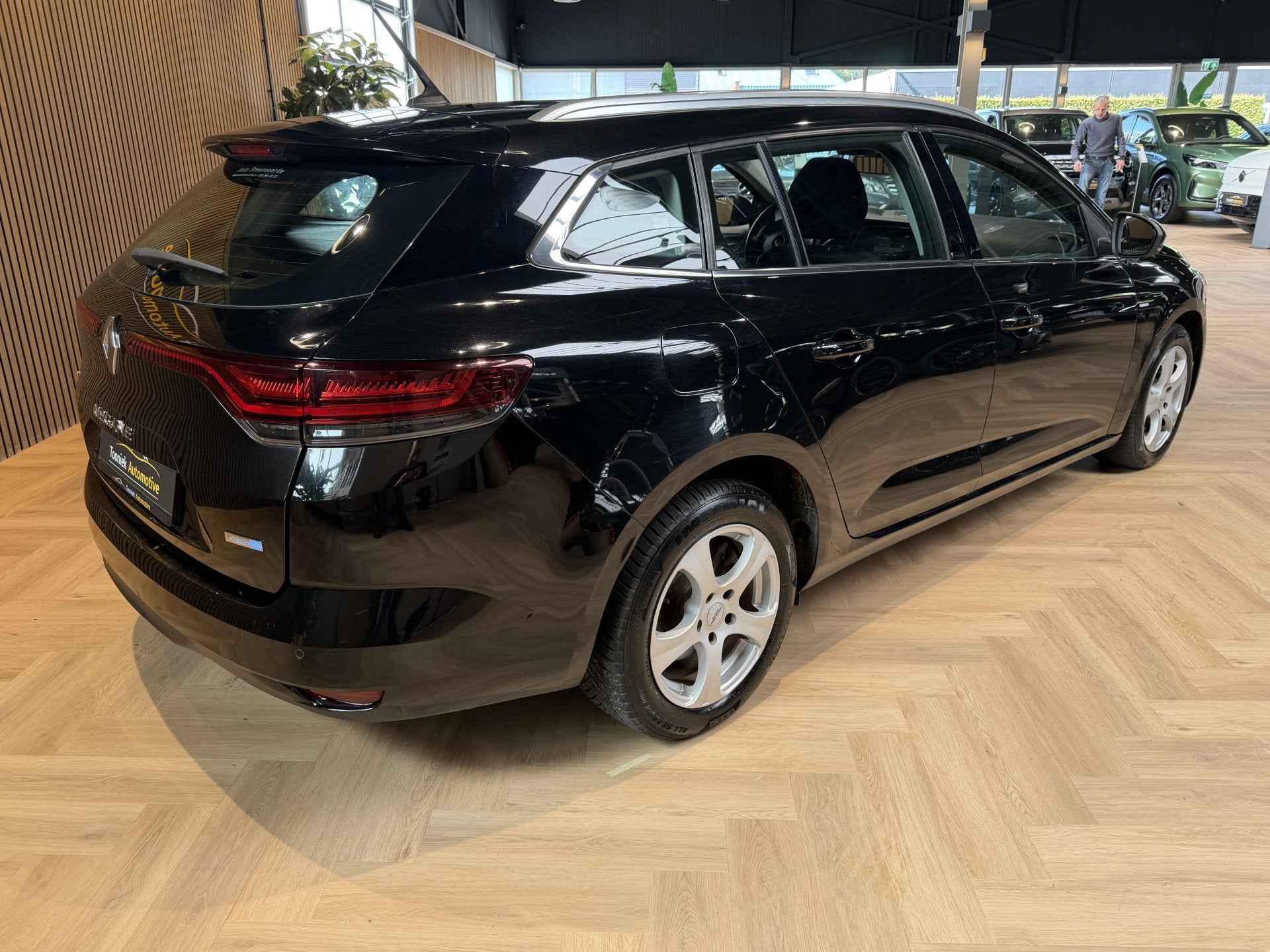 Renault Mégane Estate 1.6 E-Tech Plug-In Hybrid 160 Busines, 77 km/l, Gebruikt, 4 cilinders, Zwart