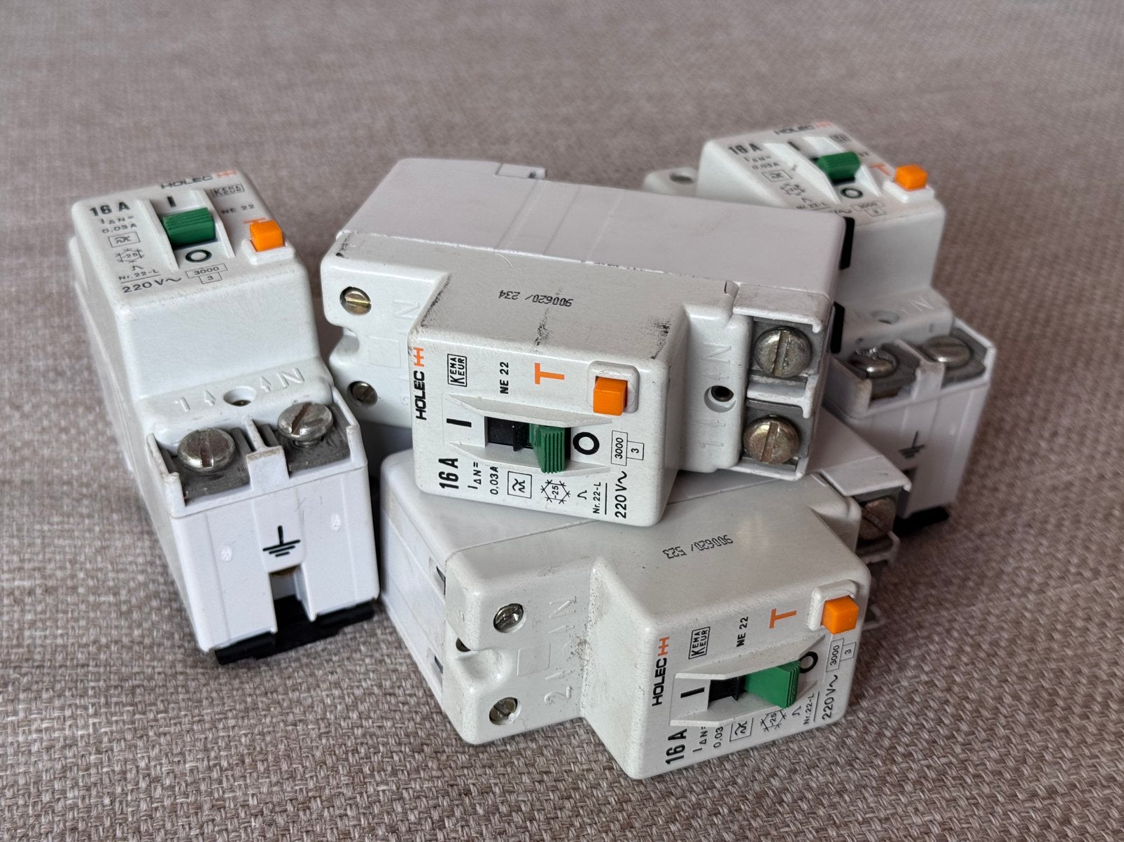 Holec Aardlekschakelaar 16A 30mA 220V~ Type AC (4 stuks), Ophalen of Verzenden, Gebruikt, Overige typen