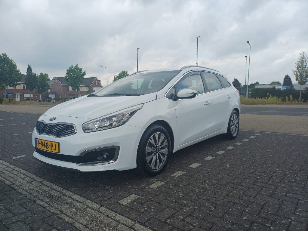 Kia (Pro) Ceed 1.6 Crdi | TREKHAAK 1500KG | NAVI | CRUISE, Auto's, 136 pk, 4 cilinders, Wit, 140 €/maand
