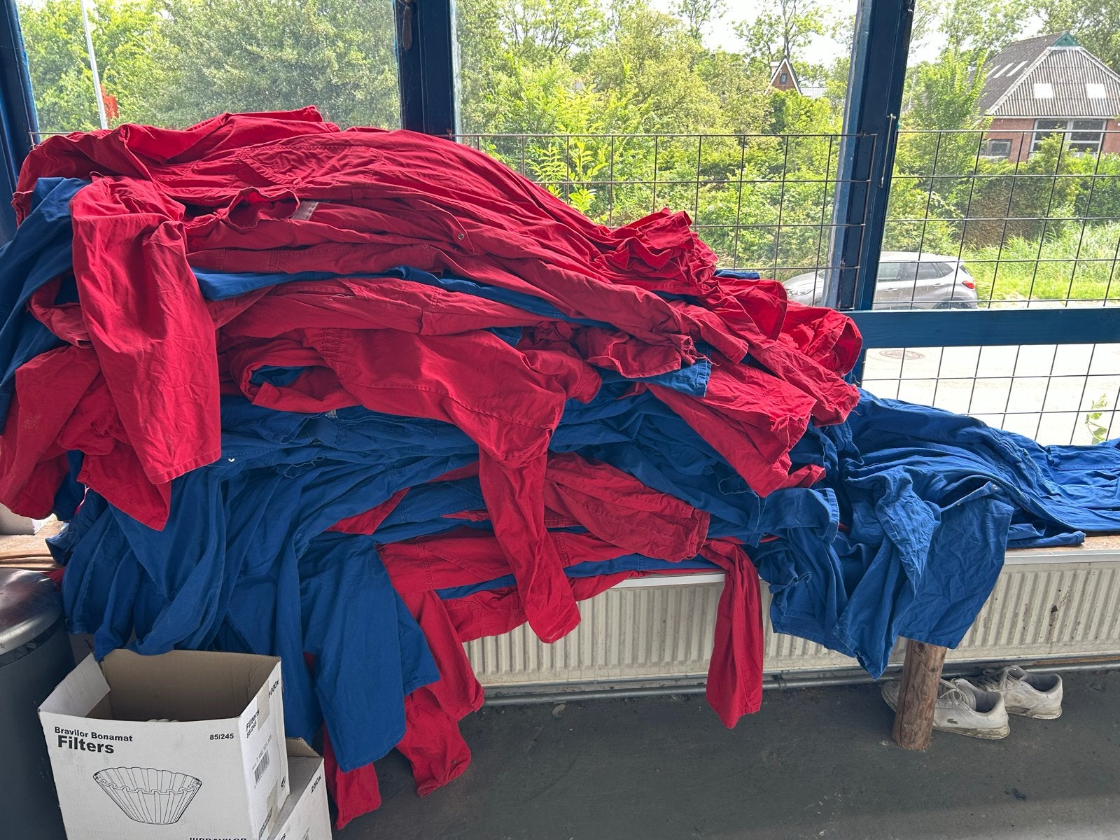 Ca. 350 Overalls in Rood, Blauw en Groen - Maten 52-62, Ophalen, Gedragen, Overige maten, Meerkleurig
