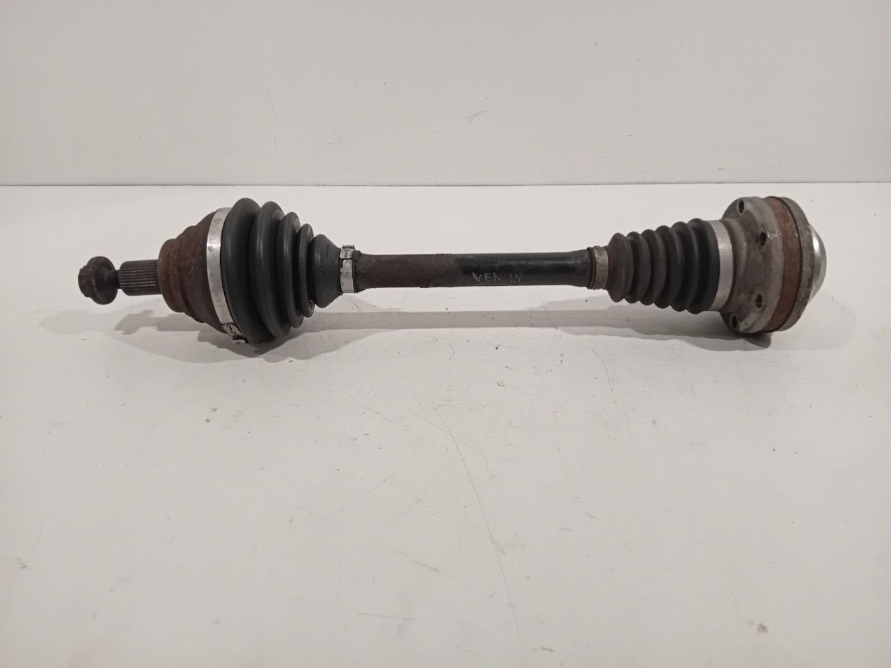 Aandrijfas links voor Audi A3, Auto-onderdelen, Onderdelen@venauto.nl, Van der Ven Autorecycling B.V., Gebruikt, Ettenseweg 76, 4706 PB Roosendaal, The Netherlands