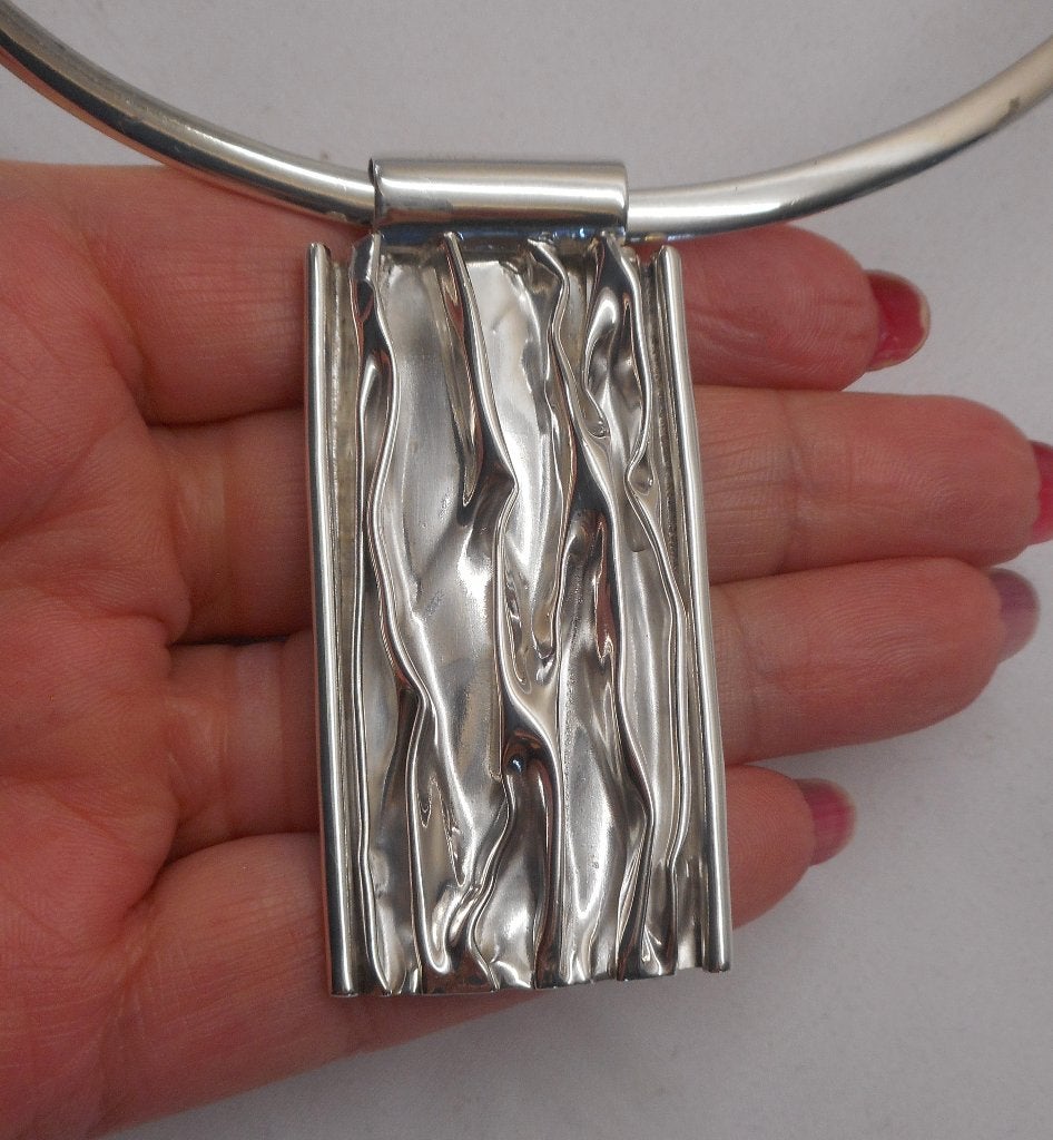 Zilveren spang met grote modernist hanger nr.346, Met hanger, Verzenden, Zo goed als nieuw, Zilver