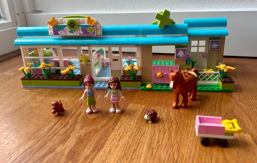 LEGO Friends Dierenkliniek (3188) met figuren en accessoires, Lego, Friends, Ophalen of Verzenden, Zo goed als nieuw