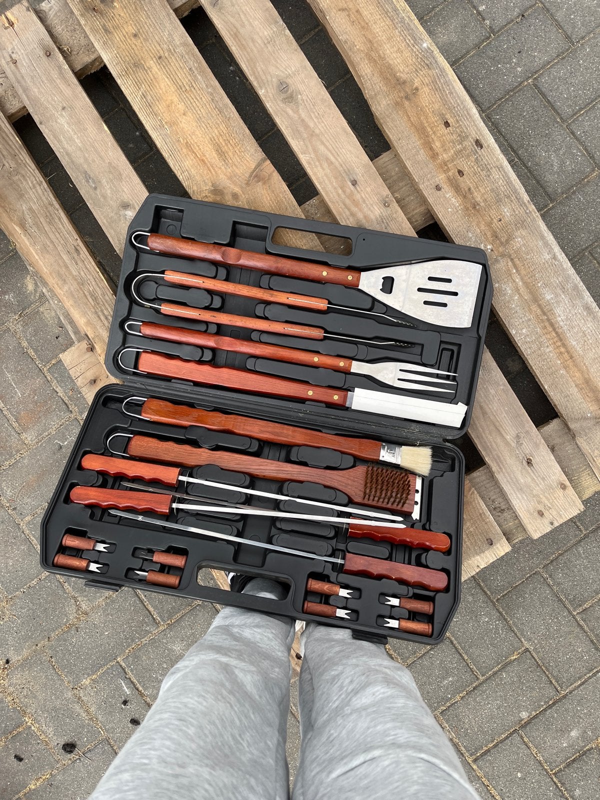 Uitgebreide BBQ Gereedschap Set in Koffer, Tuin en Terras, Barbecue-accessoires, Gebruikt, Ophalen