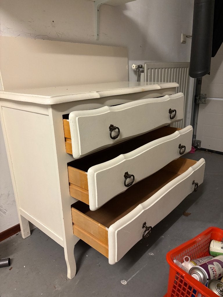 Eiken commode, wit geverfd - gratis afhalen, Huis en Inrichting, Kasten | Ladekasten, Ophalen, Gebruikt, 100 tot 150 cm, Klassiek