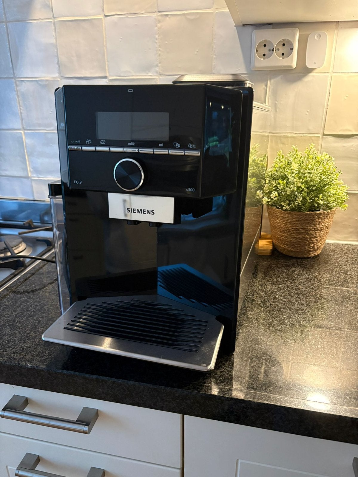 Siemens EQ.9 s300 volautomatische koffiemachine, Witgoed en Apparatuur, Koffiezetapparaten, Ophalen, Afneembaar waterreservoir