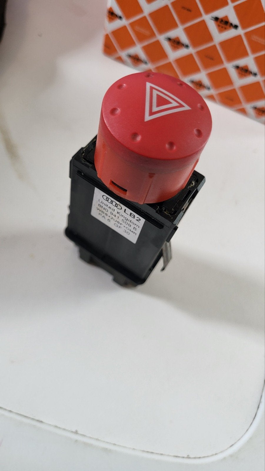 Alarmlichtschakelaar Audi TT mk1 8n, Ophalen of Verzenden, Audi