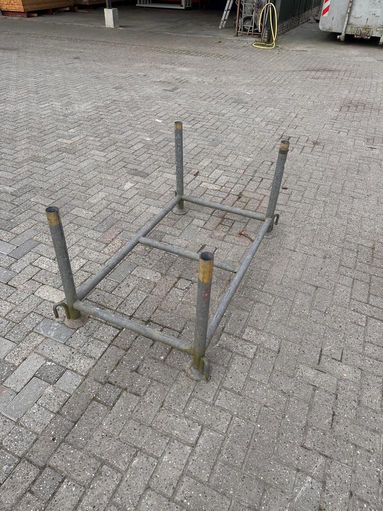 Gebruikte steigerbok / stapelbok, Ophalen, Zo goed als nieuw, Overige typen, Minder dan 2 meter