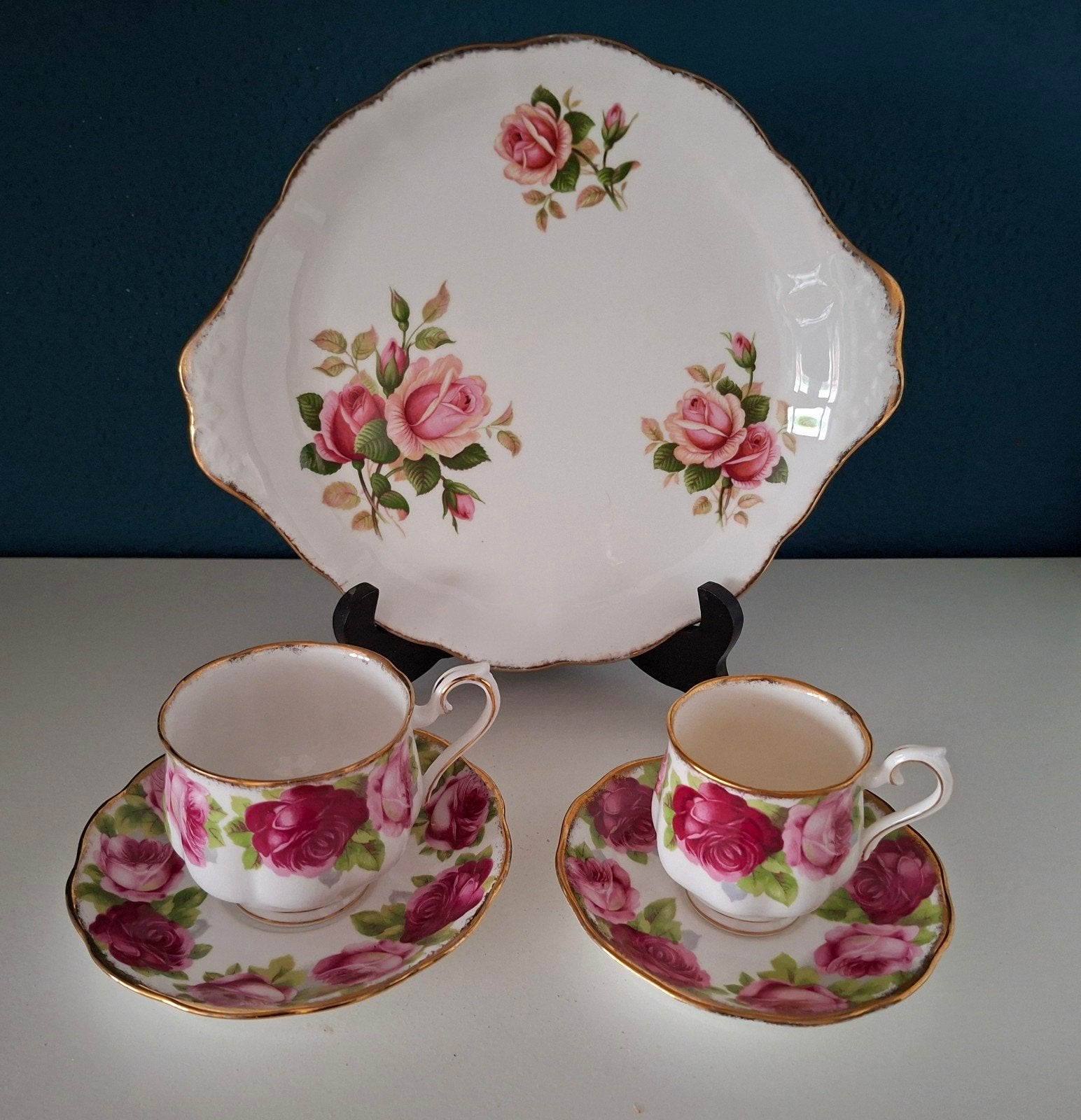 Drie Royal Albert serviesonderdelen met rozen, Ophalen of Verzenden, Zo goed als nieuw, Overige stijlen, Kop(pen) en/of Schotel(s)