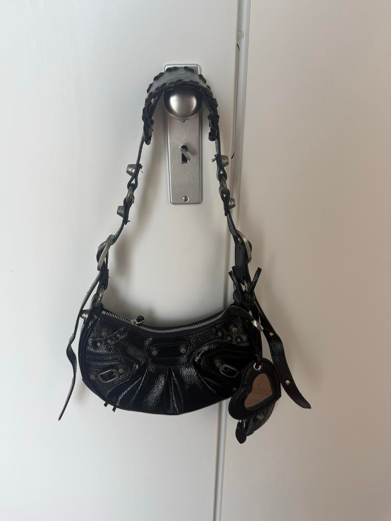 Balenciaga Le Cagole XS Schoudertas Zwart Lakleer, Sieraden, Tassen en Uiterlijk, Tassen | Damestassen, Ophalen of Verzenden, Zo goed als nieuw