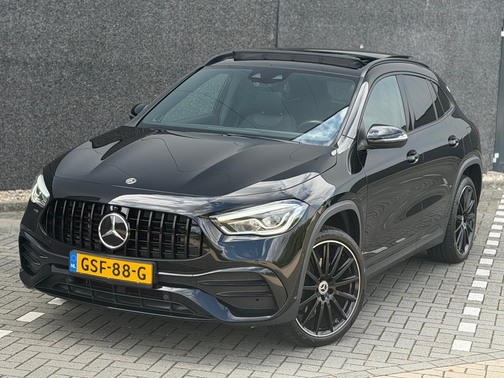 Mercedes-Benz GLA 250 e AMG 218PK Zwart 360 Pano Dash, Auto's, Mercedes-Benz, 1800 kg, 1675 kg, 160 pk, Zwart