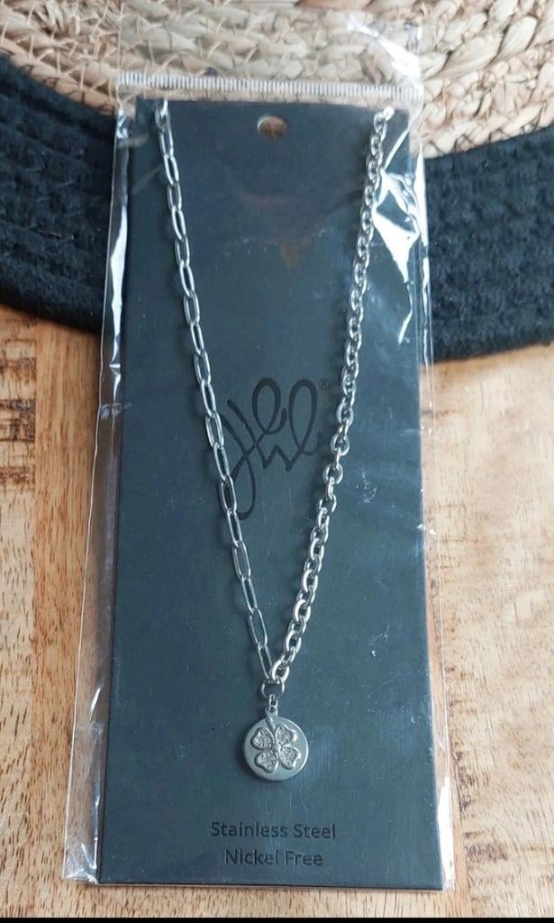 YEHWANG Ketting met klavertje vier 🙂, Ophalen of Verzenden, Nieuw, Zilver, Overige materialen