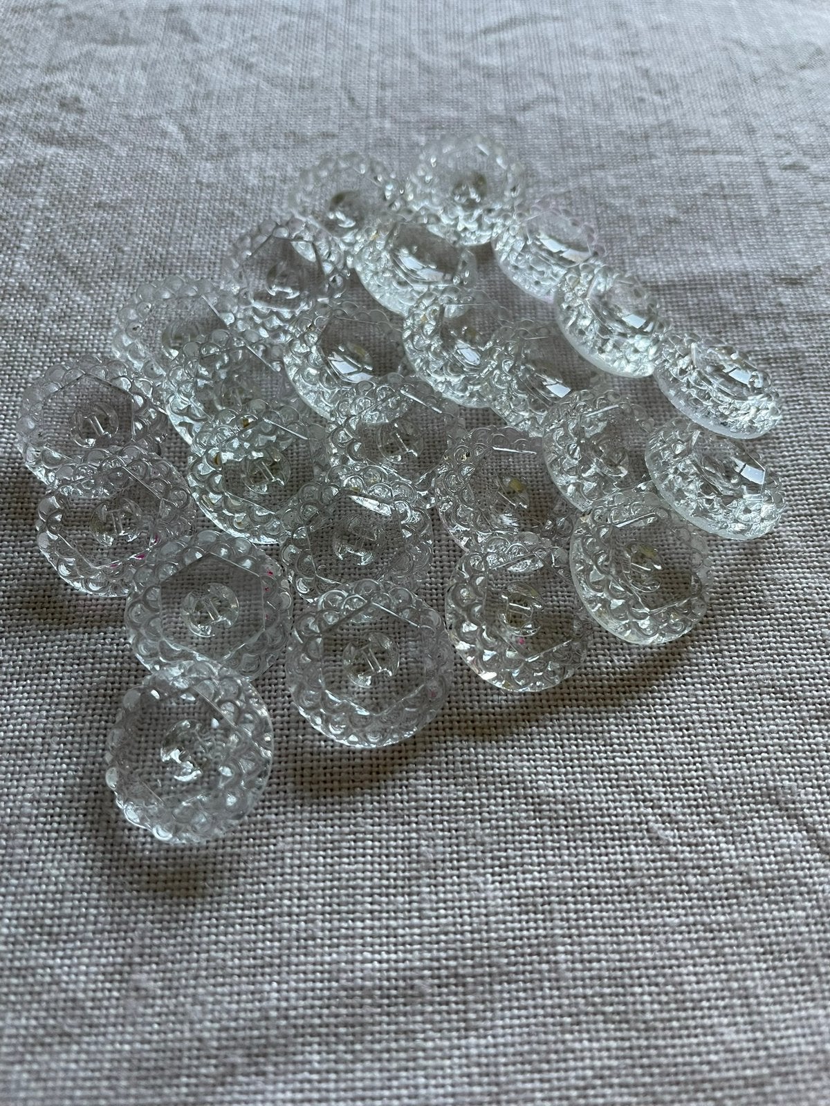 25 vintage retro glazen knopen bloemvorm glazen oogje -5-, Ophalen of Verzenden, Zo goed als nieuw, Knoop of Knopen