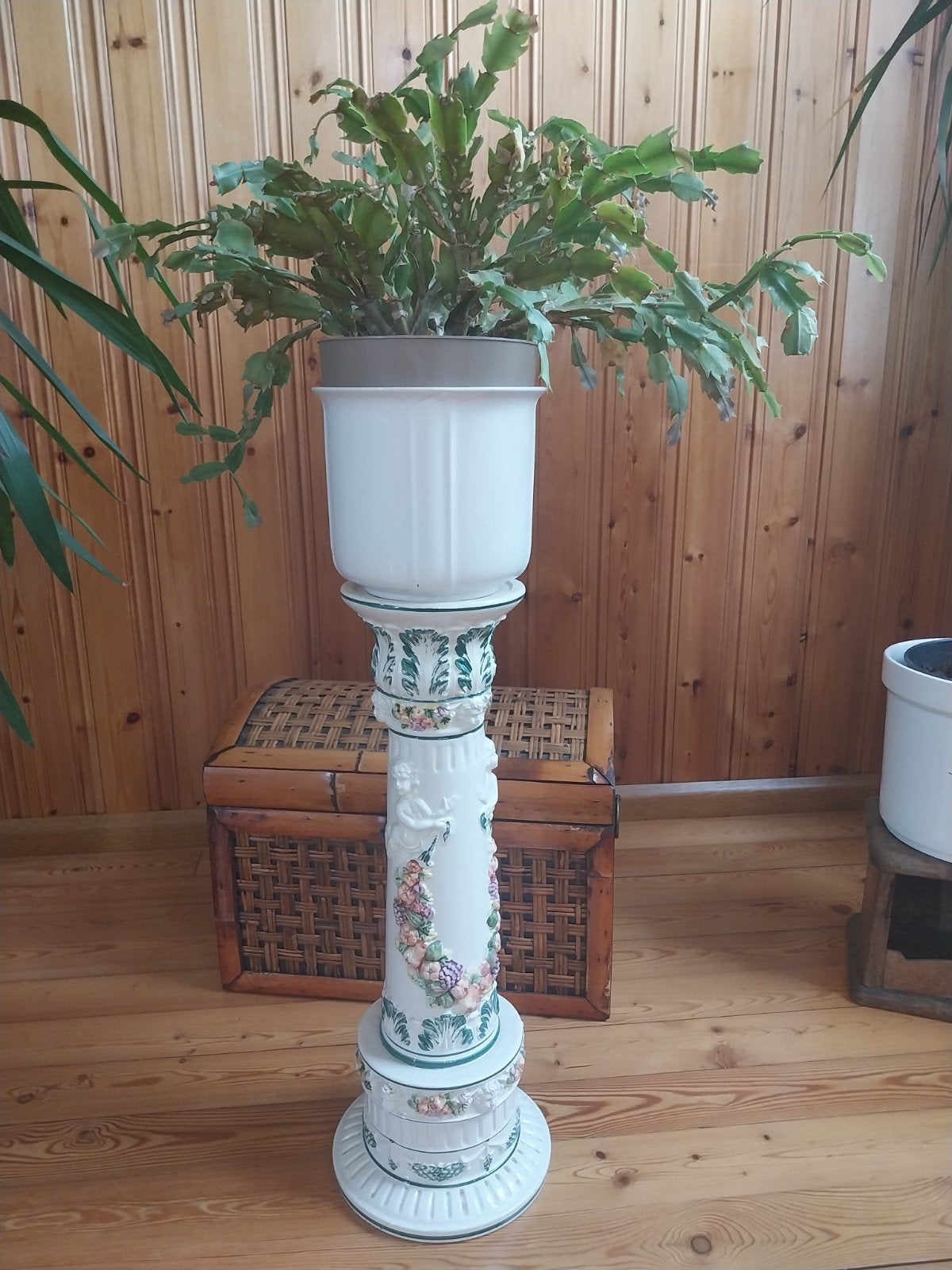 Prachtige zuil voor bloemen - Keramiek met cherubijnen, Ophalen