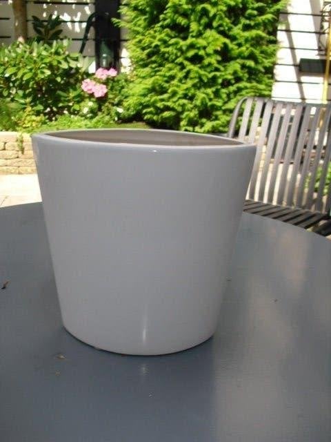 TE KOOP VIJF OVALE MOOIE WITTE BLOEM POTTEN, Ophalen, Zo goed als nieuw