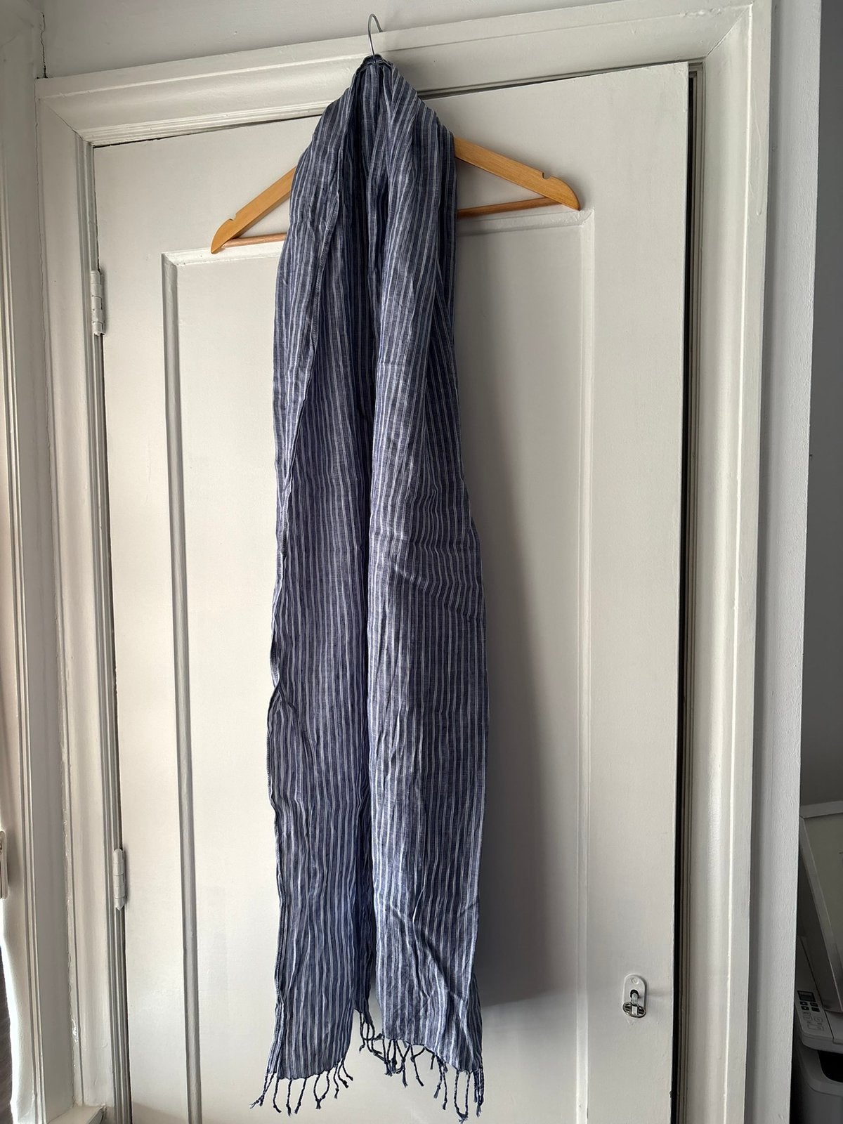 Tommy Hilfiger Sjaal - Blauw gestreept, Kleding | Dames, Mutsen, Sjaals en Handschoenen, Ophalen of Verzenden, Zo goed als nieuw
