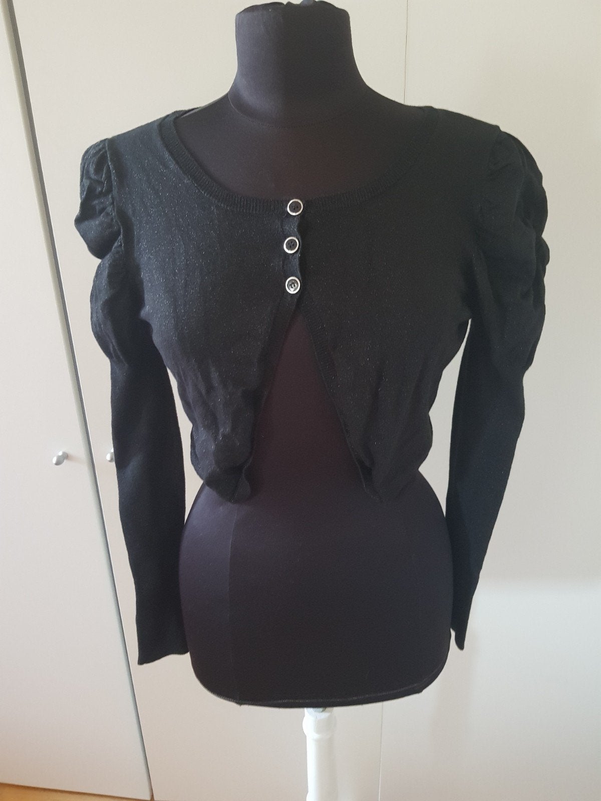 Kort zwart Hema glittervestje met pofmouwen – maat L, Kleding | Dames, Truien en Vesten, Zwart, Maat 42/44 (L), Ophalen of Verzenden