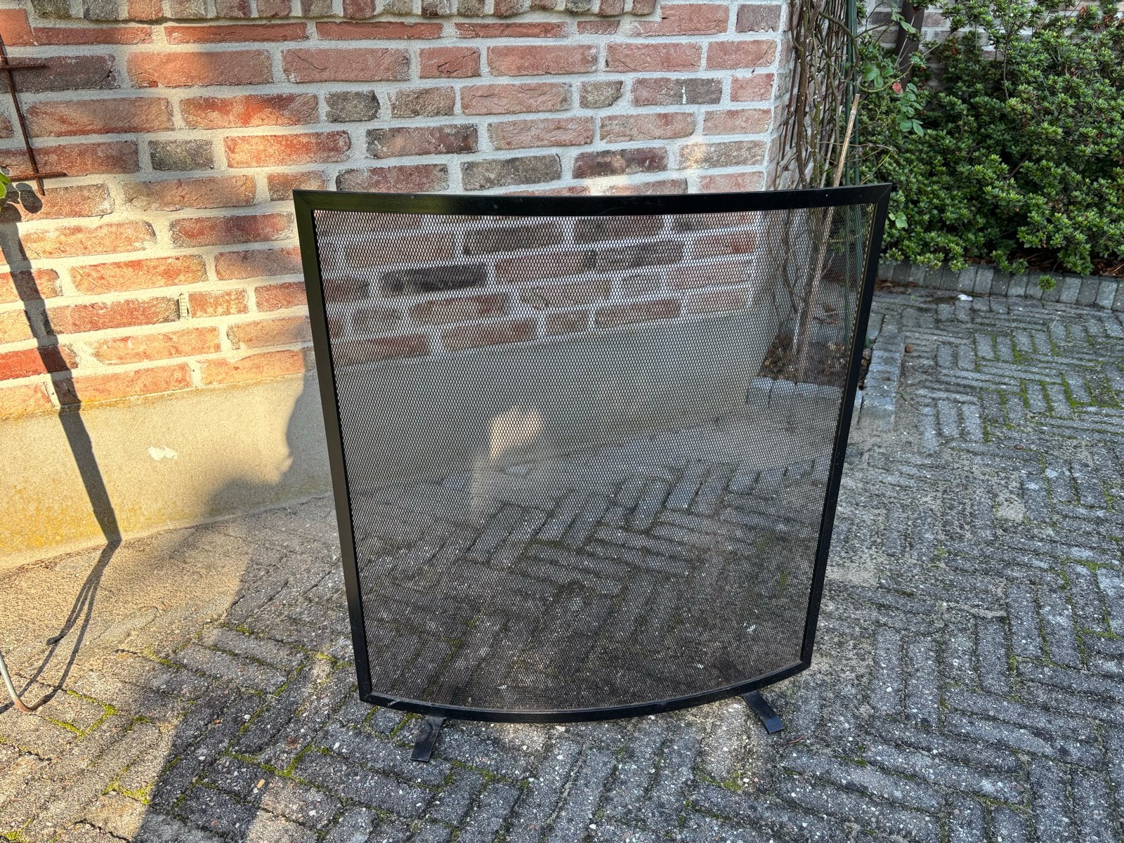 Zwart metalen vonkenscherm voor open haard , 70 bij 70 cm, Huis en Inrichting, Ophalen of Verzenden, Gebruikt, Vrijstaande haard